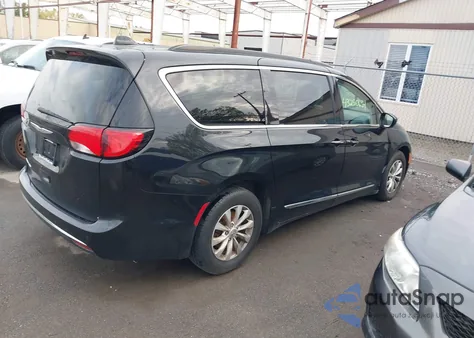2017 Chrysler Pacifica Touring-L z USA, uszkodzony, nr VIN 2C4RC1BG4HR621628